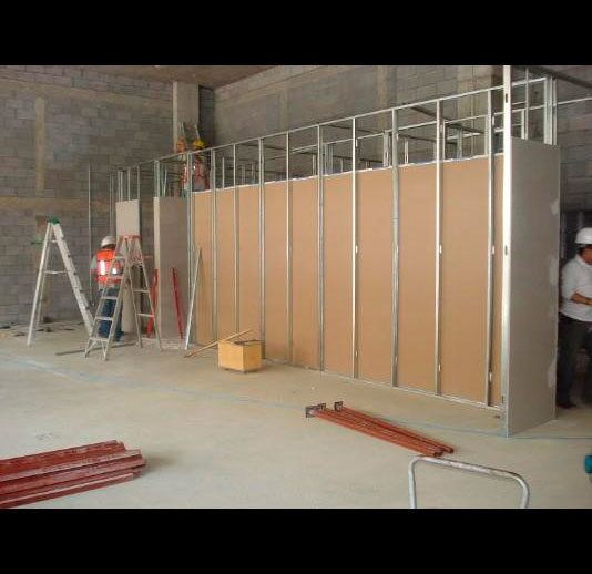 Estructura metálica de drywall en obra